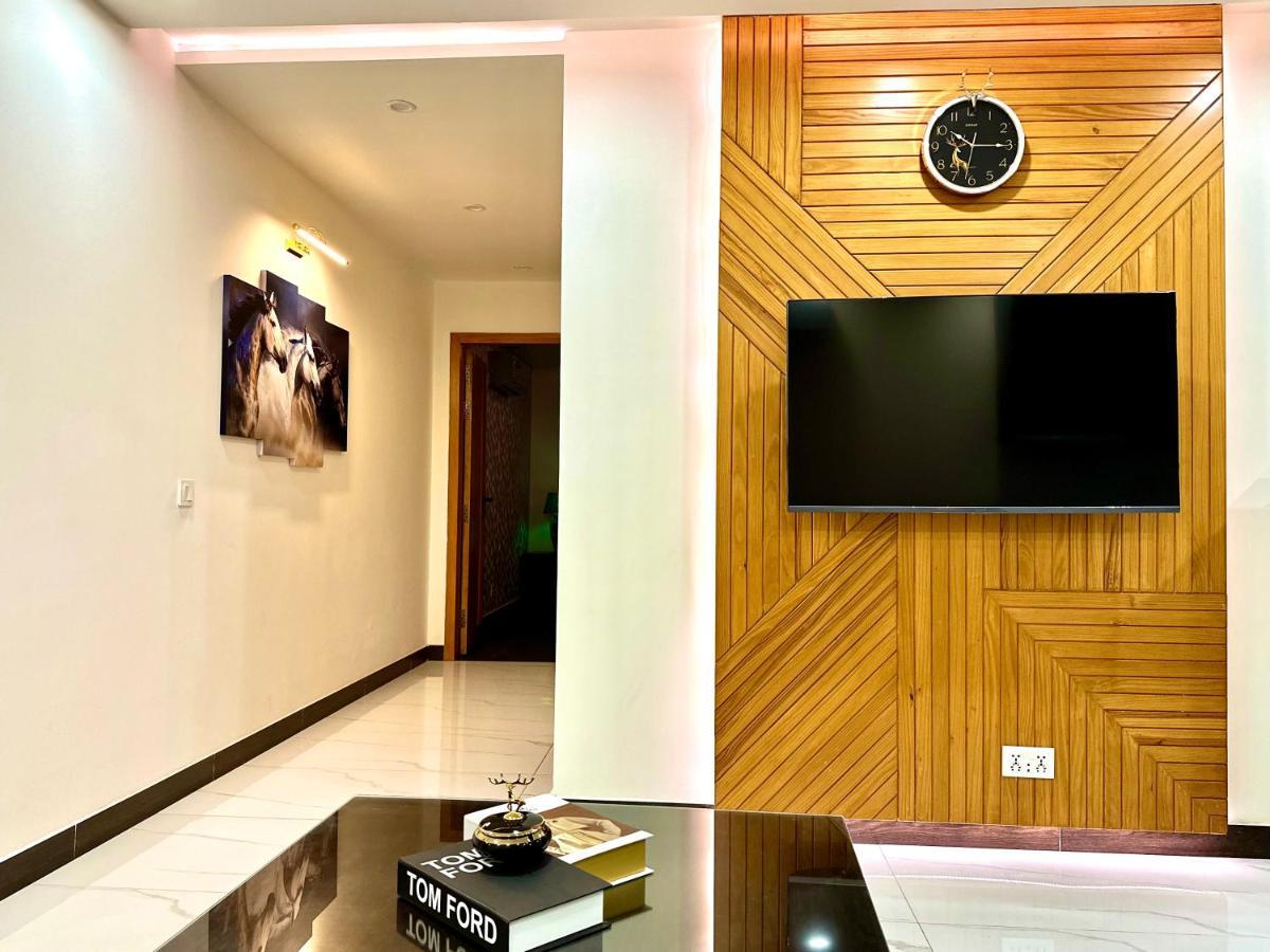 Luxury Apartment In Lahore Near Gulberg Exterior foto